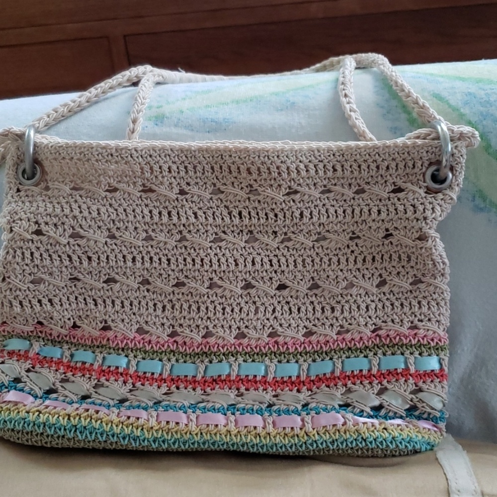 Cotton blend straw bag.